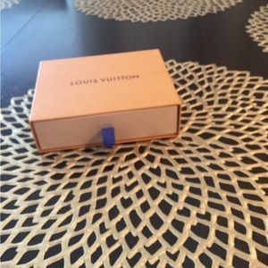 Empty LV wallet box 5x6